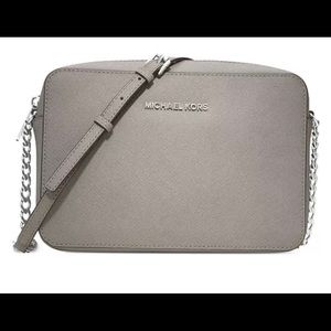 Michael Kors Large Jet Set Crossbody purse
Grey/silver